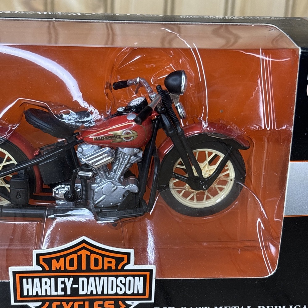 Maisto 1:18 Harley-Davidson 1936 EL Knucklehead‎ Motorcycle Series 10 - Picture 3 of 6